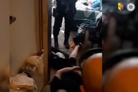 Policisté dopadli dva hledané muže: Vyhýbali se vězení, jeden chtěl utéct do zahraničí!