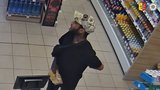 Zloděj si dopřával díky cizí platební kartě! Pátrá po něm police