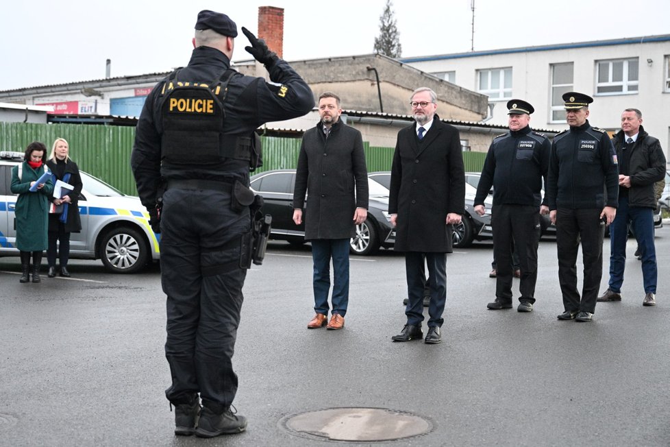 Petr Fiala a Vít Rakušan na návštěvě u policie. (24. ledna 2023)