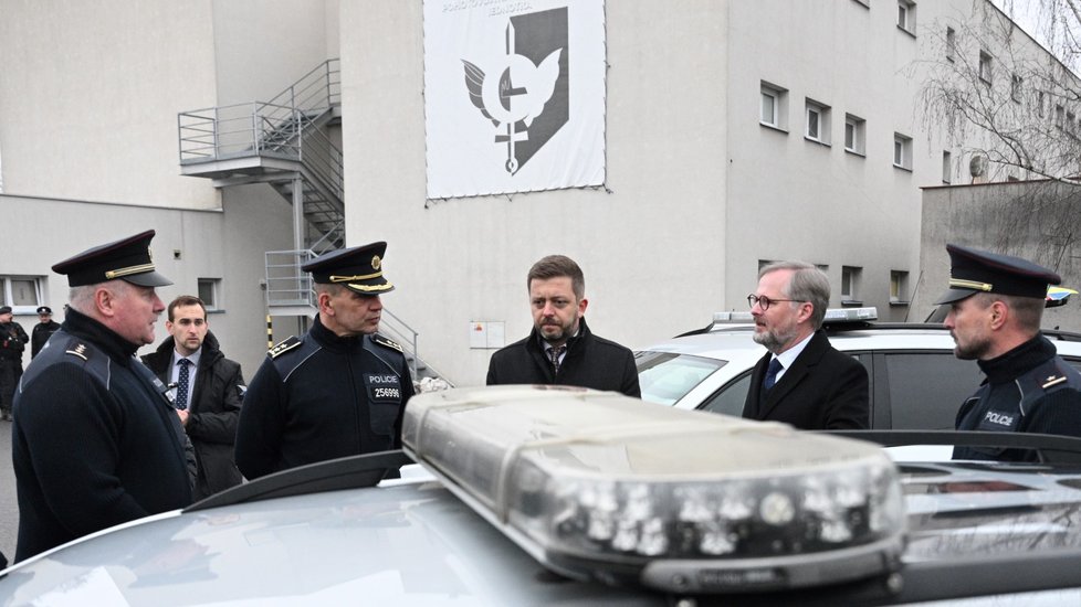 Petr Fiala a Vít Rakušan na návštěvě u policie. (24. ledna 2023)