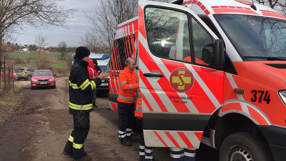 V Nučicích u Prahy zasahovala záchranka u podchlazené ženy, která byla v pátrání policie.