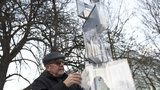 Dramatický vznik Charty 77: Na místě, kde Havel ujížděl „estébákům“, stojí pomník