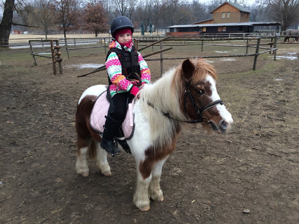 Osmiletá Rozárka by chtěla jednou na koních i závodit.