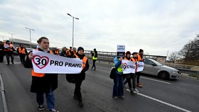 Soud dal aktivistům zelenou: Pochod po magistrále neměl být zakázaný! Praha proti rozhodnutí podala kasační stížnost