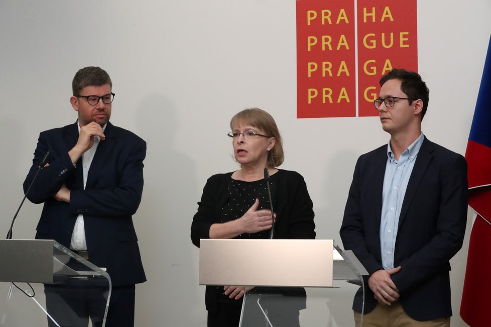 Tisková konference pražských radních o Babišově auditu: Jiří Pospíšil, Hana Marvanová a Adam Zábranský (5. 12. 2019)