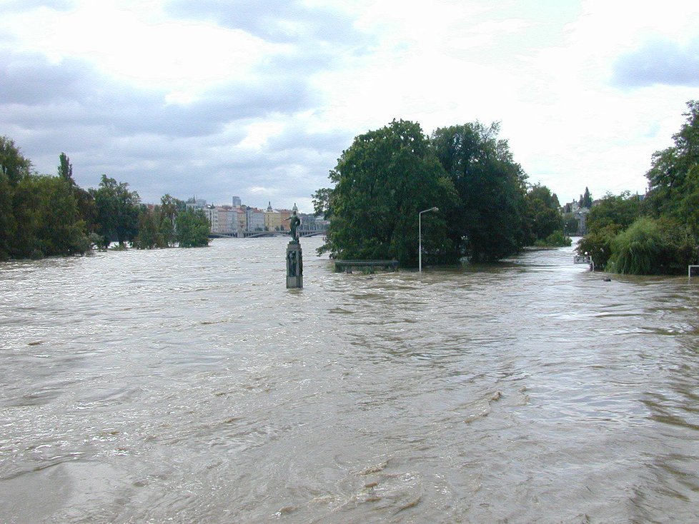 Povodně byly v roce 2002 ničivé v celé Praze 5 i Zbraslavi.