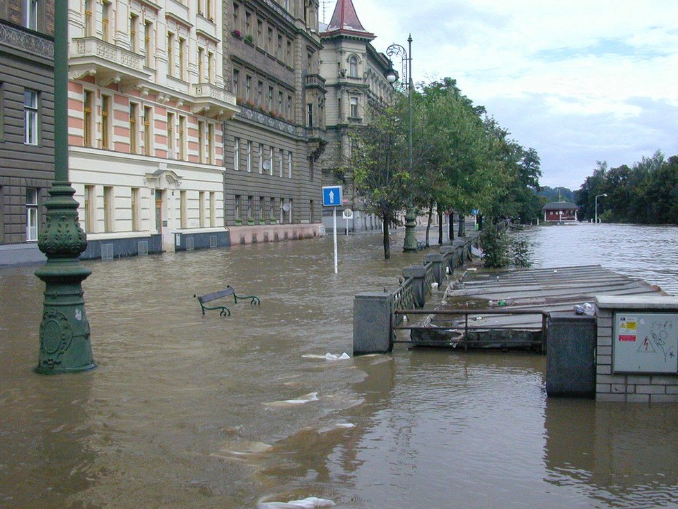 Povodně byly v roce 2002 ničivé v celé Praze 5 i Zbraslavi.