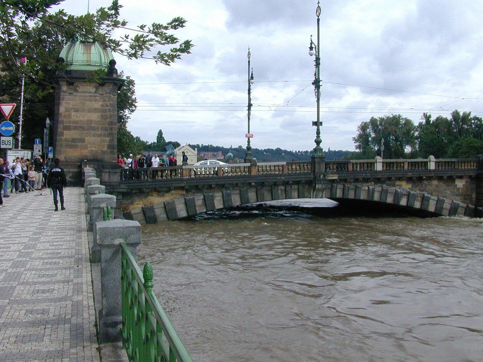 Povodně byly v roce 2002 ničivé v celé Praze 5 i Zbraslavi.