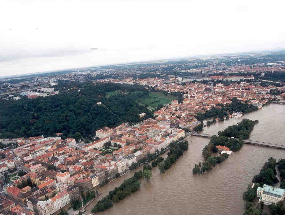 Povodně byly v roce 2002 ničivé v celé Praze 5 i Zbraslavi.