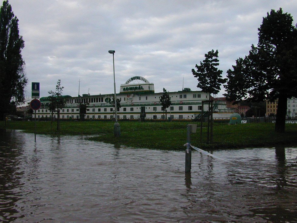 Povodně byly v roce 2002 ničivé v celé Praze 5 i Zbraslavi.