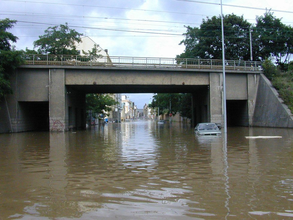 Povodně byly v roce 2002 ničivé v celé Praze 5 i Zbraslavi.