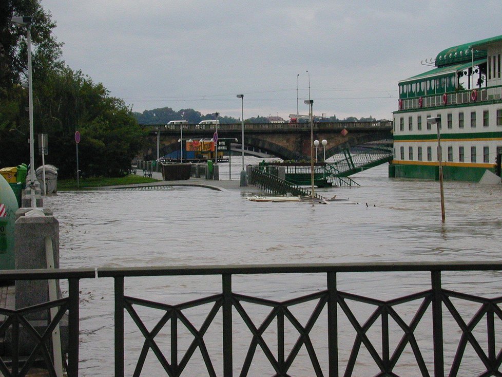 Povodně byly v roce 2002 ničivé v celé Praze 5 i Zbraslavi.