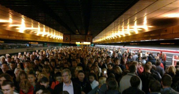 Situace 4. června ráno ve stanici Radlická při výluce metra v centru Prahy