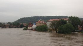 Povodně 2013: Situace v Praze 3. června ráno. Hladina Vltavy stále stoupala