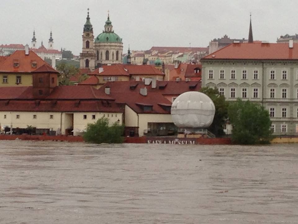 Povodně 2013: Situace v Praze 3. června ráno. Hladina Vltavy stále stoupala