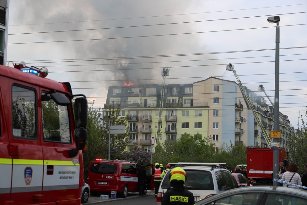 Požár bytu na Chodově. (2. května 2022)