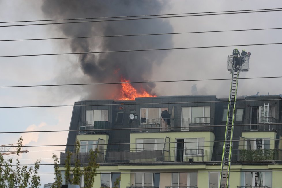 Požár bytu na Chodově. (2. května 2022)