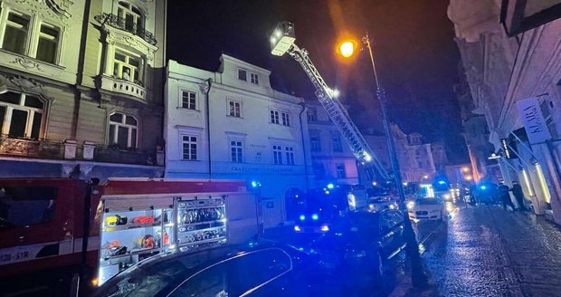 Požár v Dlouhé ulici v centru Prahy (24. října 2022)