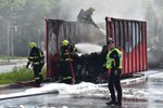 Požár kontejneru na elektroodpad v Kolbenově ulici. (26. května 2023)