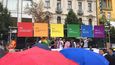 Alegorický vůz upomíná na významné milníky. Prague Pride 2019