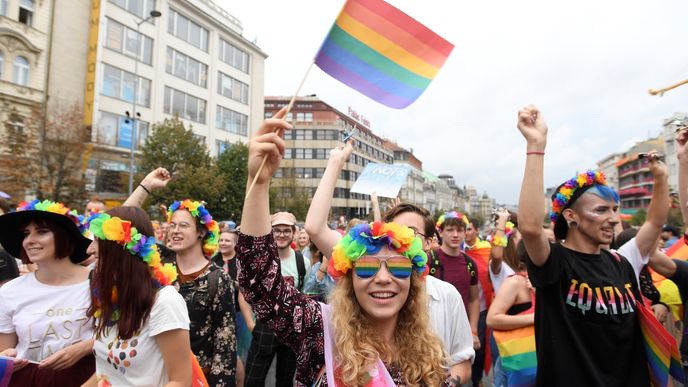 Na Václavském náměstí v Praze se 10. srpna 2019 scházeli účastníci průvodu hrdosti gayů, leseb, bisexuálů a translidí (LGBT) Prague Pride Parade.