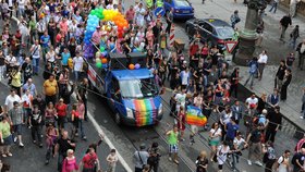 „Duhový“ pochod Prague Pride na podporu homosexuálů
