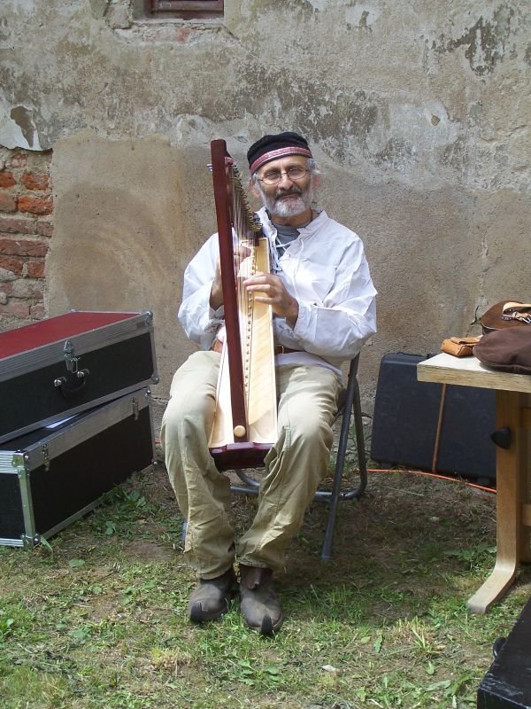 Buskingu se Jiří Wehle věnuje již od roku 1987. Teď je to příjemné přivydělání k důchodu.