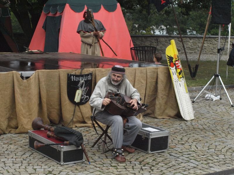 Buskingu se Jiří Wehle věnuje již od roku 1987. Teď je to příjemné přivydělání k důchodu.