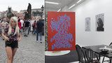 Turisté se „porvali“ o neobvyklé ubytování v Praze: Na měsíc se mohou ubytovat v Galerii NoD v Dlouhé