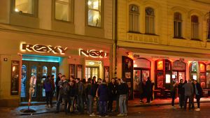 Nájezd turistů do české metropole a divoké párty: Pražané nemohou večer spát kvůli nadměrnému hluku