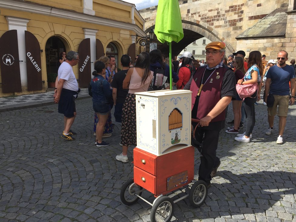 Na jednodenním festivalu „Flašinet žije!“ se potkali flašinetáři z Čech, Německa, Slovenska, Rakouska, Švýcarska, Polska a Francie.