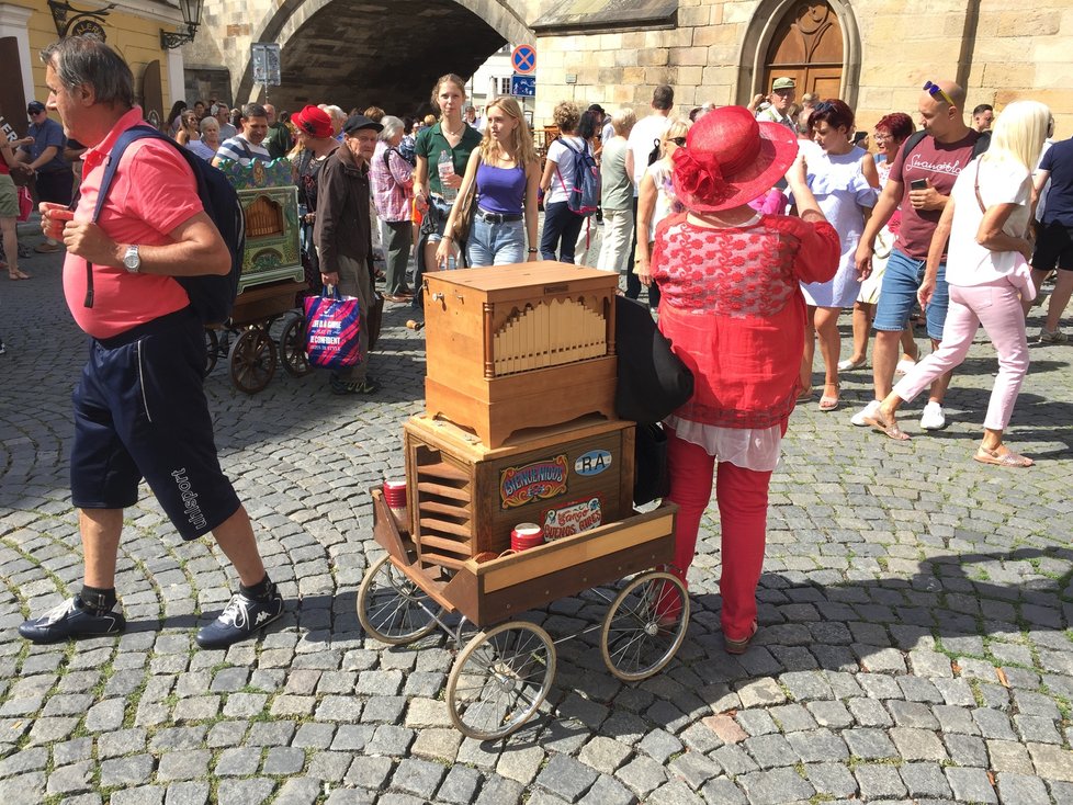 Na jednodenním festivalu „Flašinet žije!“ se potkali flašinetáři z Čech, Německa, Slovenska, Rakouska, Švýcarska, Polska a Francie.