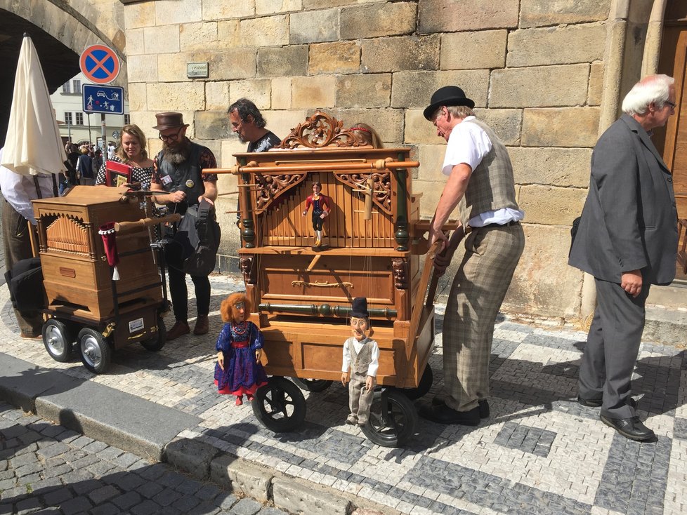 Na jednodenním festivalu „Flašinet žije!“ se potkali flašinetáři z Čech, Německa, Slovenska, Rakouska, Švýcarska, Polska a Francie.