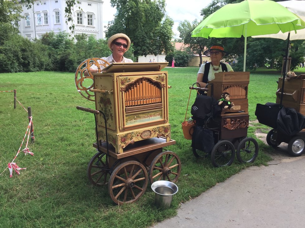 Na jednodenním festivalu „Flašinet žije!“ se potkali flašinetáři z Čech, Německa, Slovenska, Rakouska, Švýcarska, Polska a Francie.