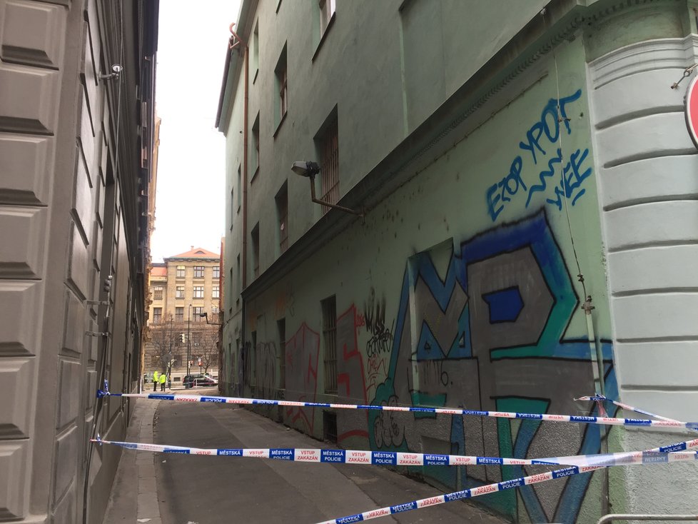 Dům v ulici Petrské zabezpečovali policisté. Na začátku únoru se zde zřítilo zdivo.