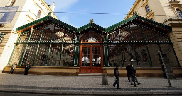 Porucha trakčního vedení ochromila ranní provoz Masarykova nádraží