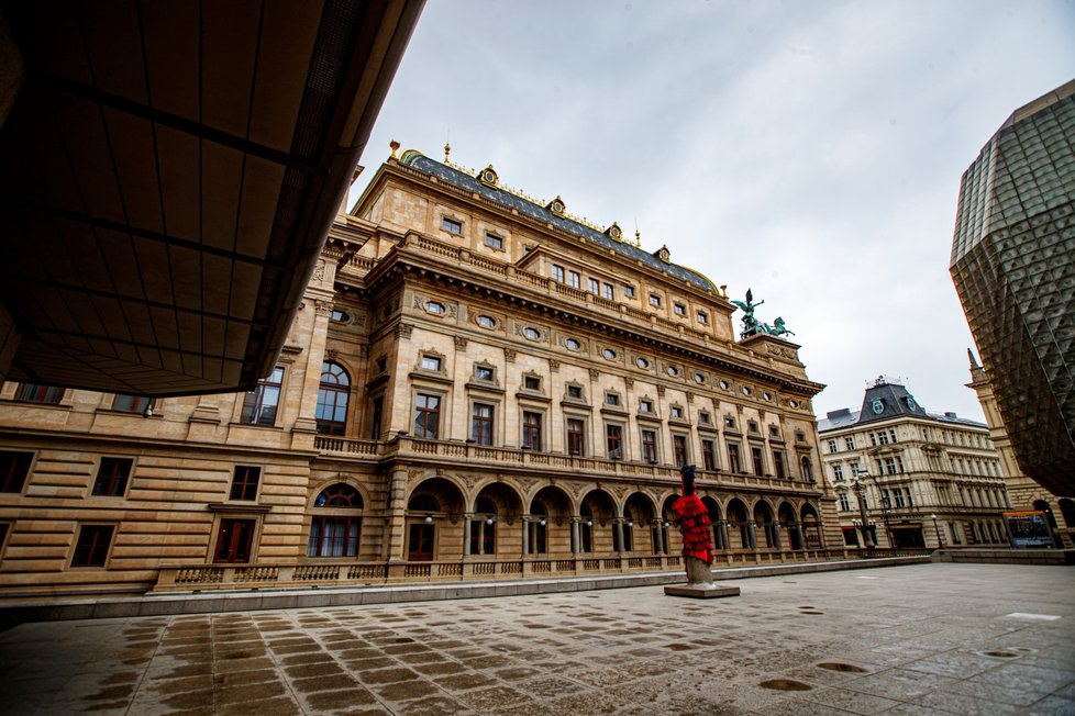 Národní divadlo je skvostem české architektury. Podepsáni pod ním jsou architekti Josef Zítek a Josef Schulz.