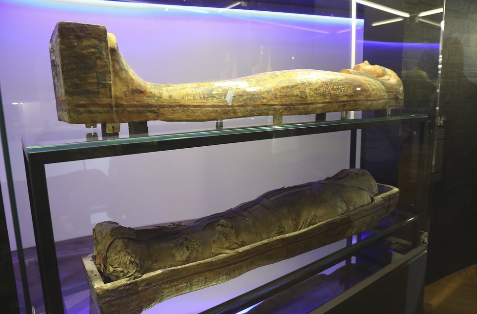 Bohatě zdobené sarkofágy, tedy vnější ochranné schránky mumií, jsou s egyptskými vládci neodmyslitelně spjaty.