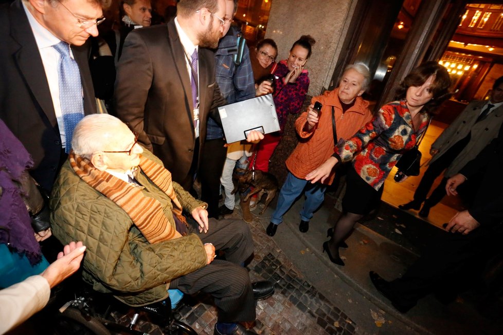 Sir Nicholas Winton s Marií Schmolkovou spolupracoval na židovských transportech do bezpečí.