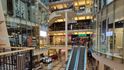 Obchodní centrum Palladium v centru Prahy zeje prázdnotou. Většina obchodů je zavřených. Obchodní centrum Palladium v centru Prahy zeje prázdnotou. Většina obchodů je zavřených.