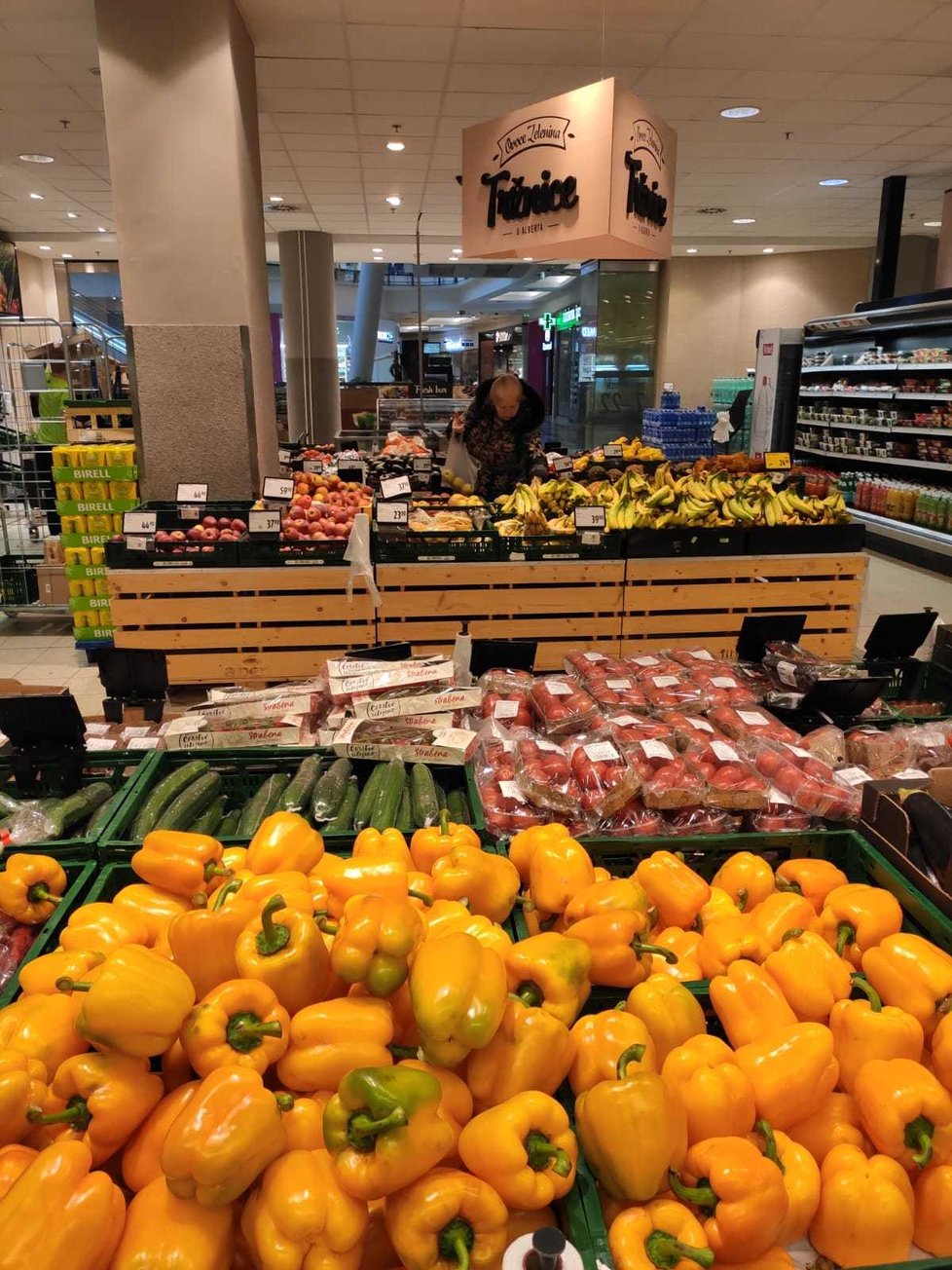 Obchodní centrum Palladium v centru Prahy zeje prázdnotou. Většina obchodů je zavřených.