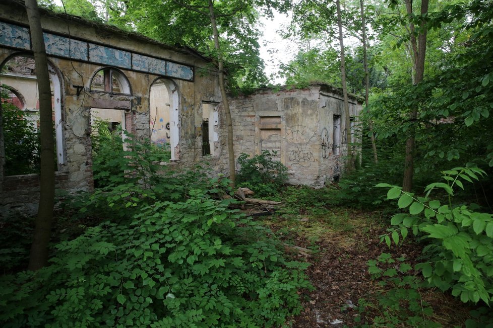 Bývalá restaurace U Jezírka na Petříně.