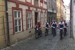 Prahou projedou o víkendu cyklisté v rámci charitativní jízdy (ilustrační foto).