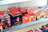 Zakázaná pyrotechnika vážně zranila muže z Českých Budějovic: Utrhla mu obě ruce