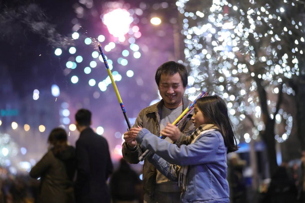 Římské svíce patří mezi oblíbenou pyrotechniku.