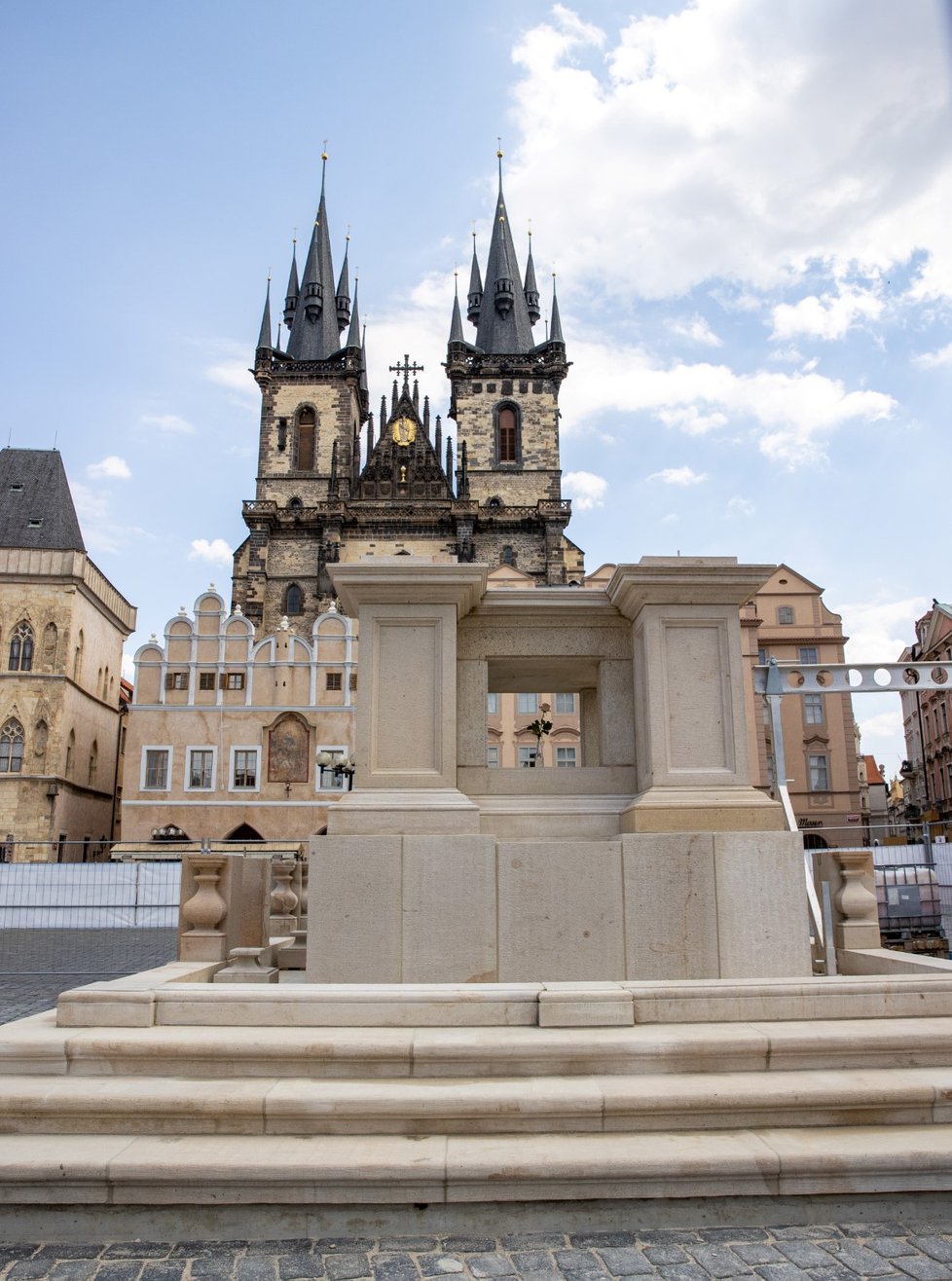 V restauracích na Staroměstském náměstí už nenecháte celou výplatu. Koronavirus stlačil ceny dolů.