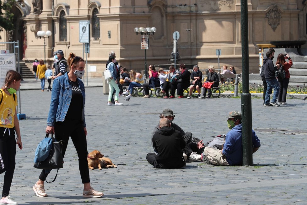 Turisté v Praze.