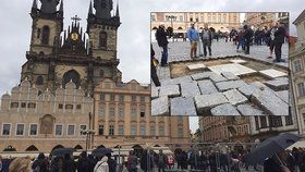 Staroměstské náměstí se pomalu rozebírá. Měl by se sem vrátit Marianský sloup. Jenže iniciátorům chybí nutná povolení.