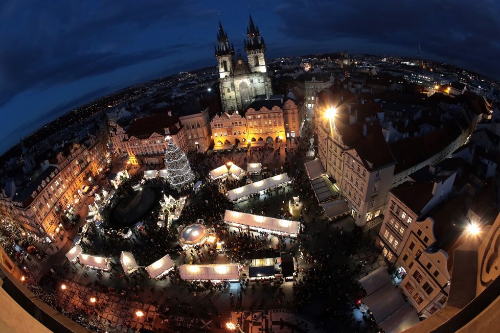 V centru Prahy zuří boj o turisty. (Ilustrační foto)