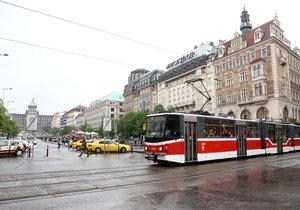 Oprava trati přeruší od pondělí provoz tramvají přes Václavské náměstí v Praze.